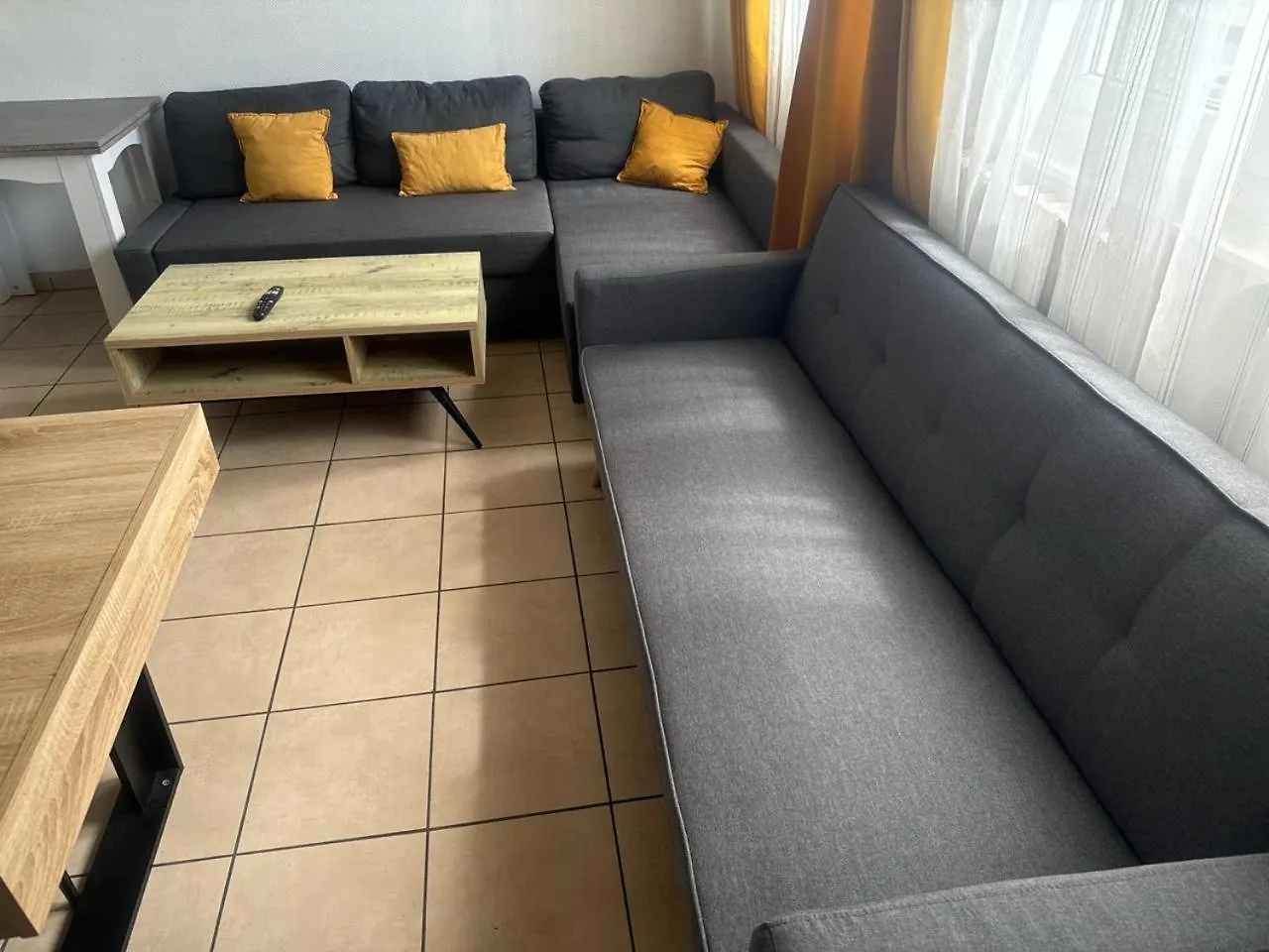 Maison De Ville Avec Terrasse Et Tv Dans Les 4 Chambres Brest Vakantiehuis